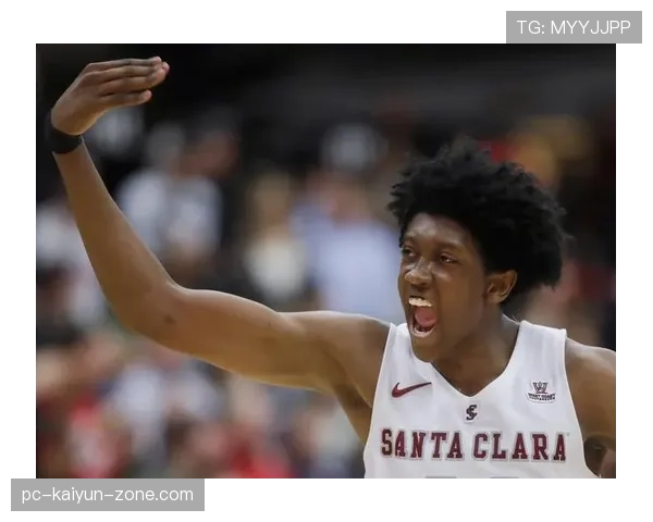 杰伦·威廉姆斯无球跑动制造空位，三分效率领跑同位置