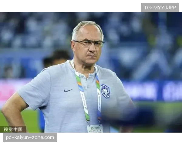 撕开左路后防直塞造威边锋阿扎尔本赛季较上季更稳